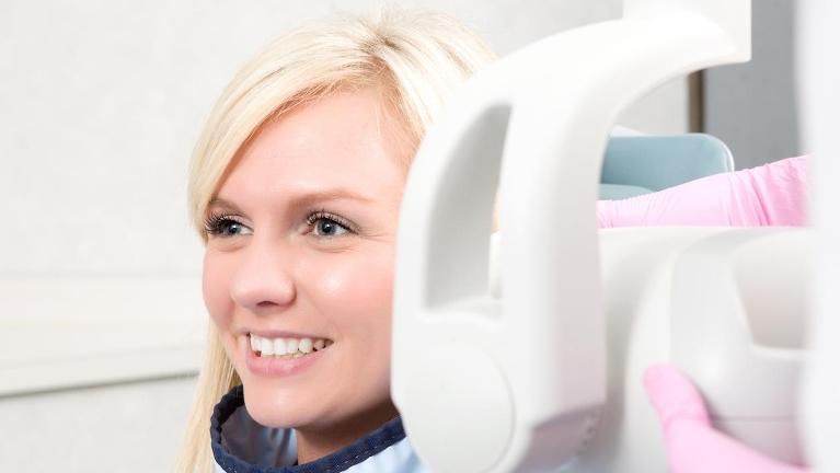 woman getting a digital x-ray in mount waverley